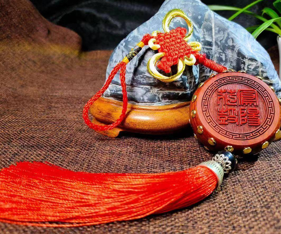 Purple sandalwood flower drum pendant (large)