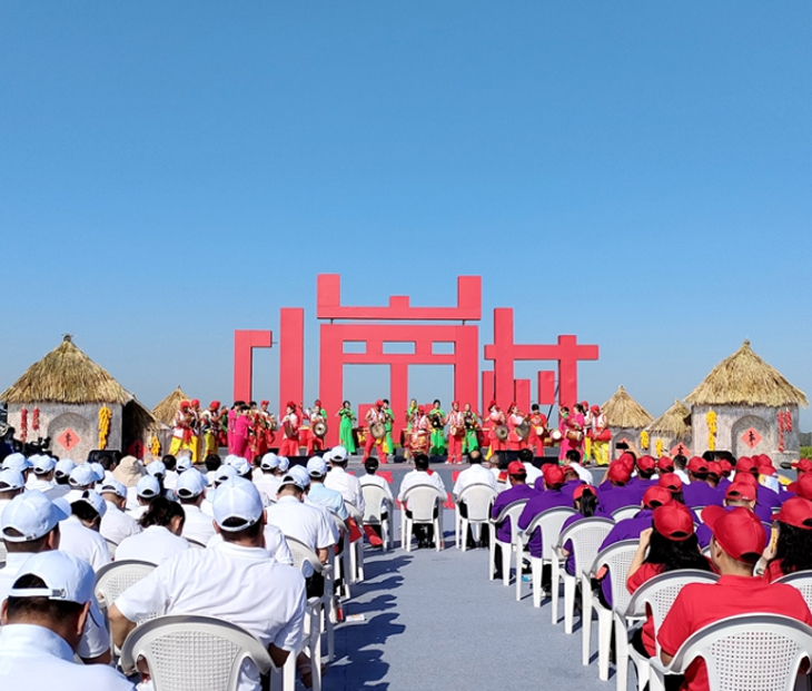 The 8th China Farmers' Song Festival held a cultural performance at the Xiaogang Village branch venue in Fengyang County