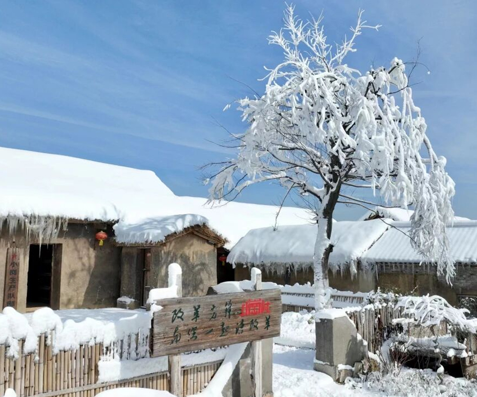 The Snow Village Cultural Tourism Festival and Rural Market New Year Shopping Festival of Xiaogang Village, Fengyang County, Anhui Province is about to open grandly.