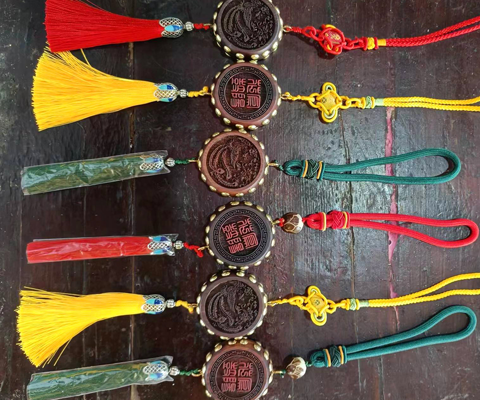 Purple sandalwood flower drum pendant (small)